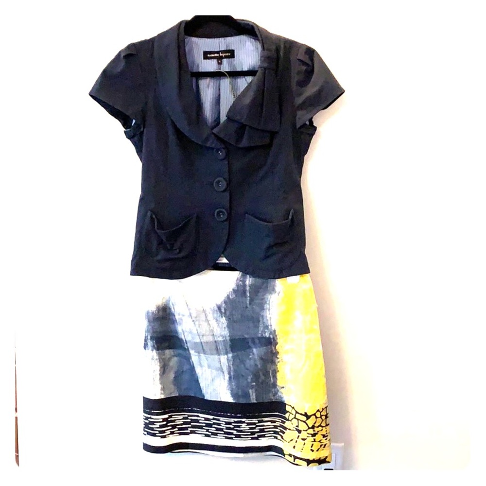 Elite Tahari Multi- colored above the knee skirt.